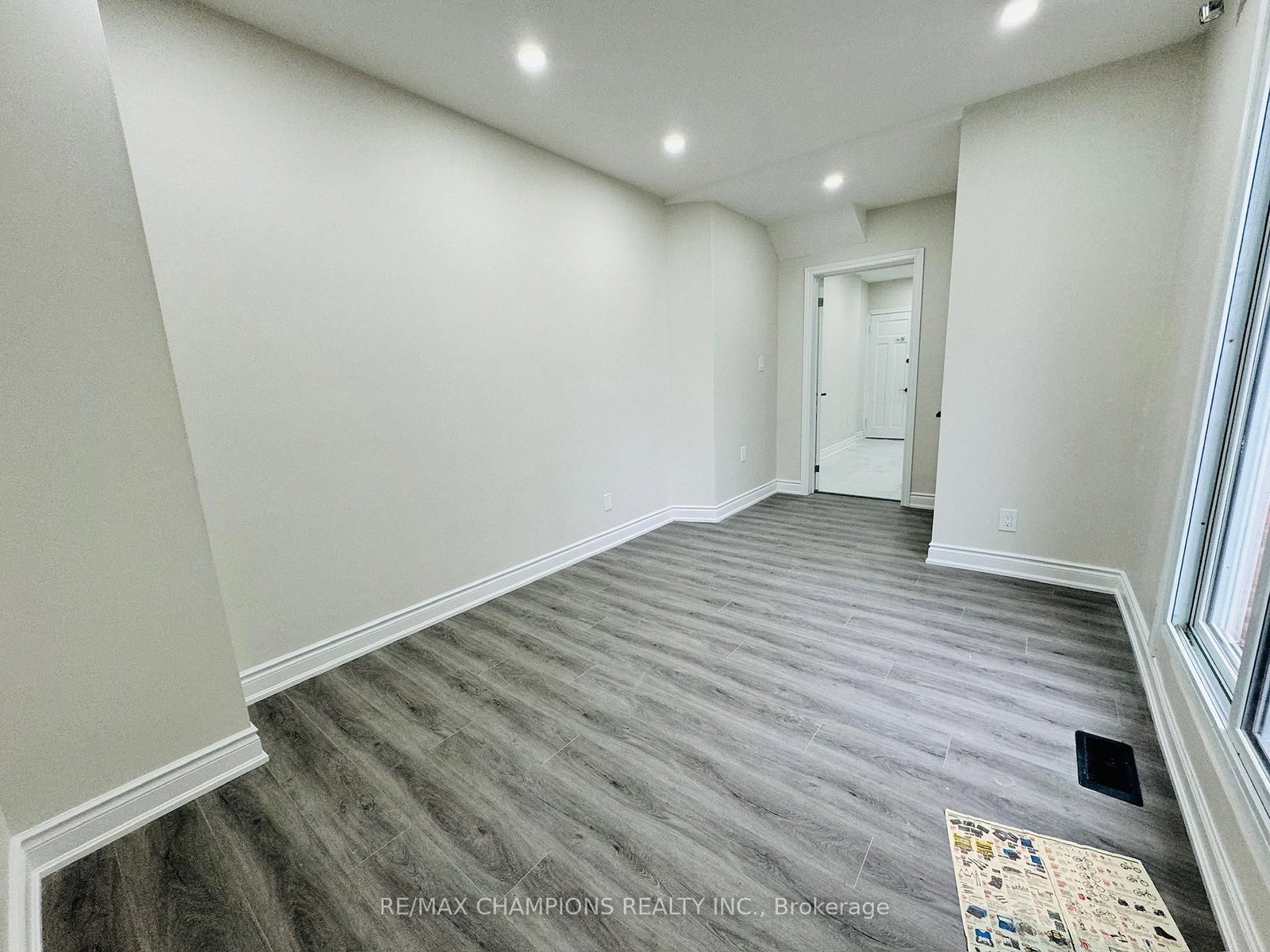 196 Caledonia Road, Unit Main Flr - Photo 21