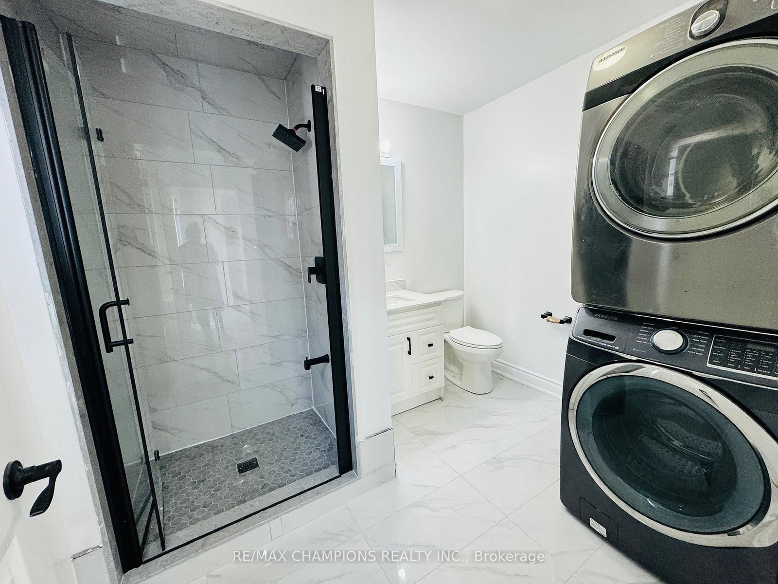 196 Caledonia Road, Unit Main Flr - Photo 23