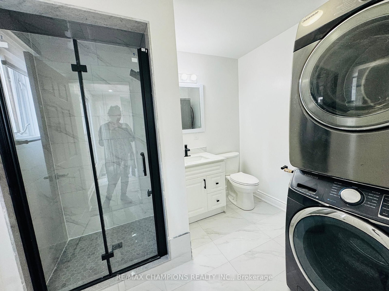 196 Caledonia Road, Unit Main Flr - Photo 24