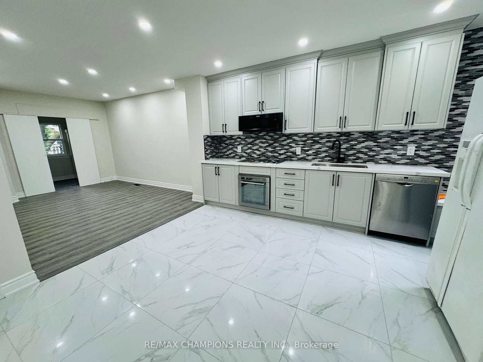 196 Caledonia Road, Unit Main Flr - Photo 5