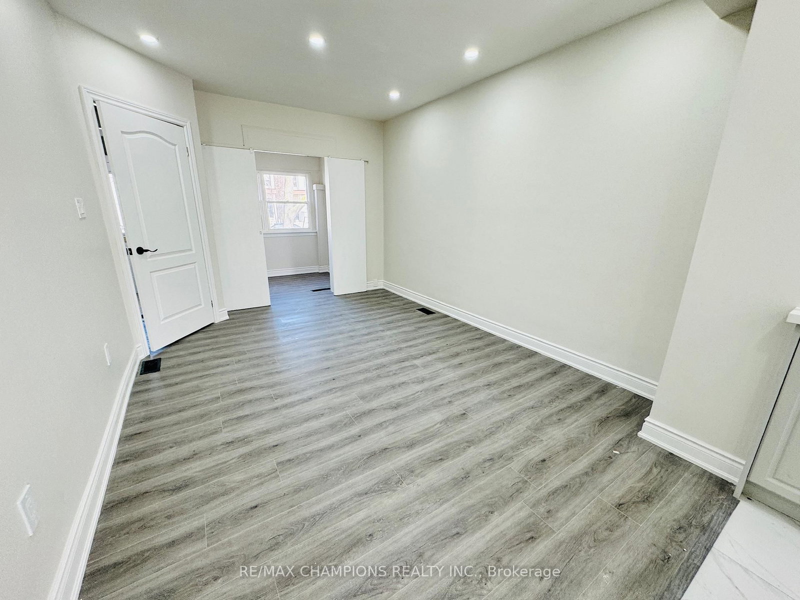 196 Caledonia Road, Unit Main Flr - Photo 7