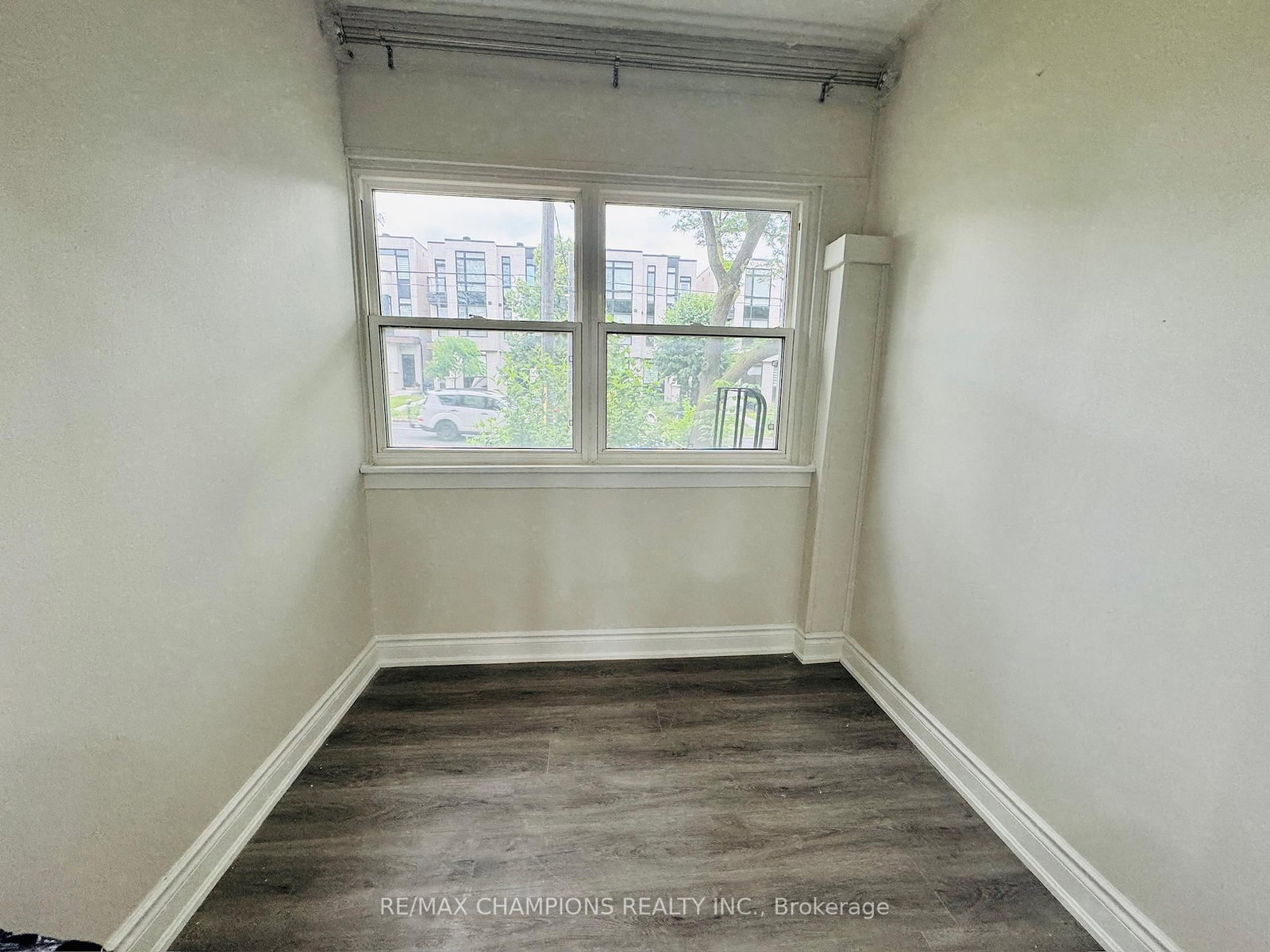 196 Caledonia Road, Unit Main Flr - Photo 9