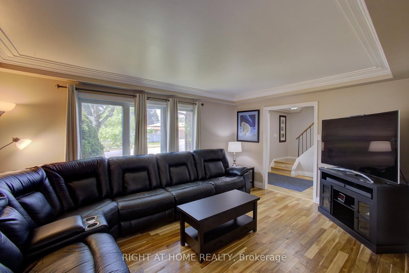 3 Newton Dr, Orangeville, L9W 3E3 | Image 2