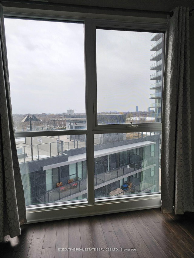 904 - 10 Park Lawn Road E