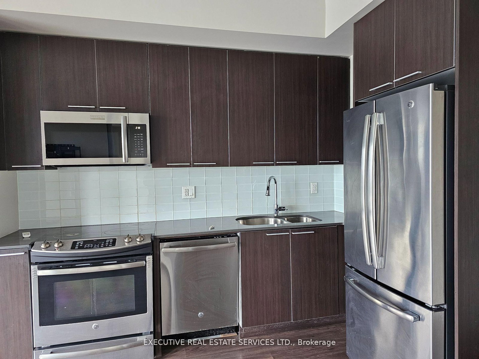 10 Park Lawn Road E, Unit 904 - Photo 4