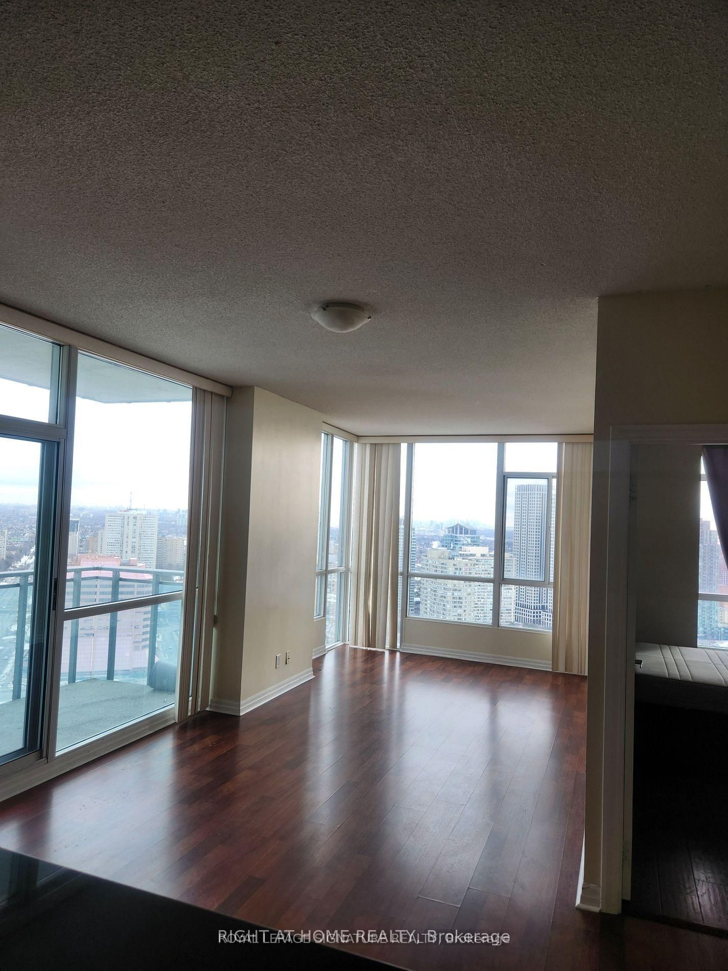 220 Burnhamthorpe Road W, Unit 2902 - Photo 4