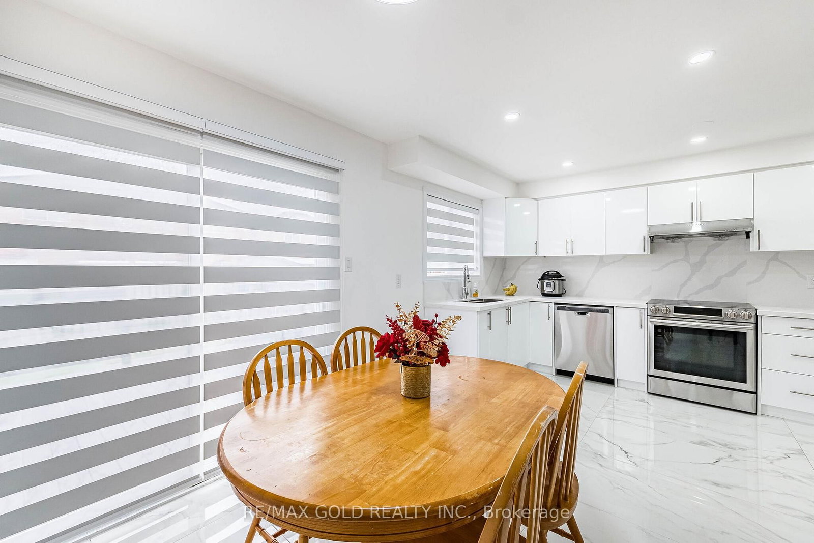 Semi-Detached House for sale at 31 Garibaldi Drive, Brampton, Ontario, L6X 4Y7 - Fletcher's Meadow - MLS: W12989176