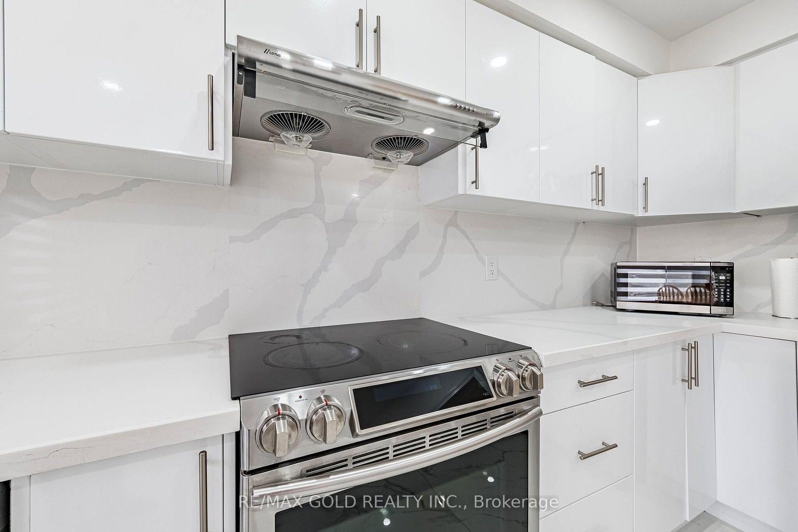 Semi-Detached House for sale at 31 Garibaldi Drive, Brampton, Ontario, L6X 4Y7 - Fletcher's Meadow - MLS: W12989176