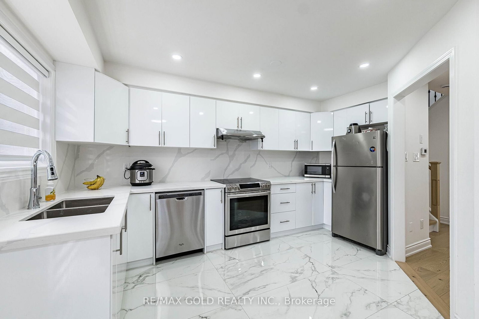 Semi-Detached House for sale at 31 Garibaldi Drive, Brampton, Ontario, L6X 4Y7 - Fletcher's Meadow - MLS: W12989176