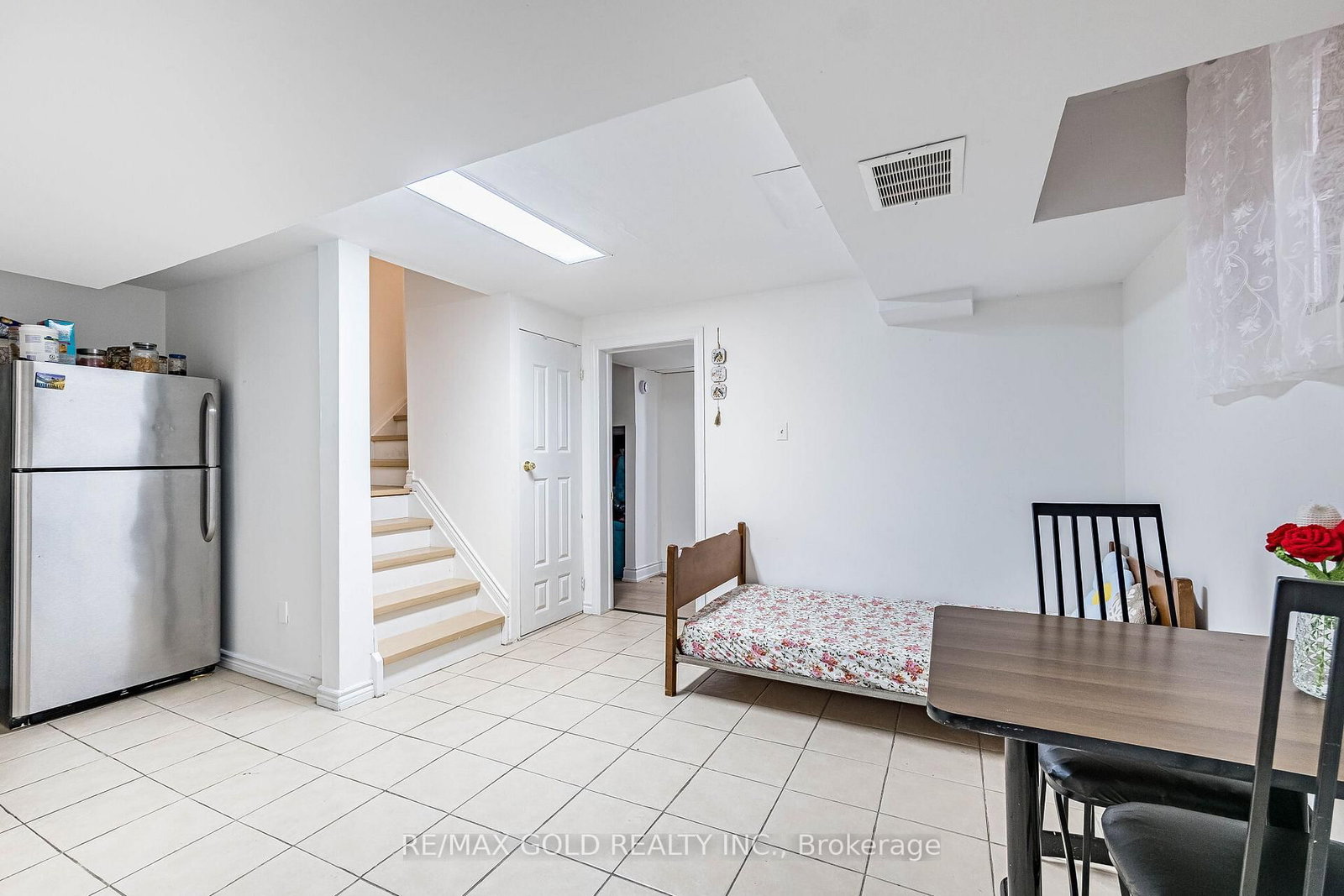 Semi-Detached House for sale at 31 Garibaldi Drive, Brampton, Ontario, L6X 4Y7 - Fletcher's Meadow - MLS: W12989176