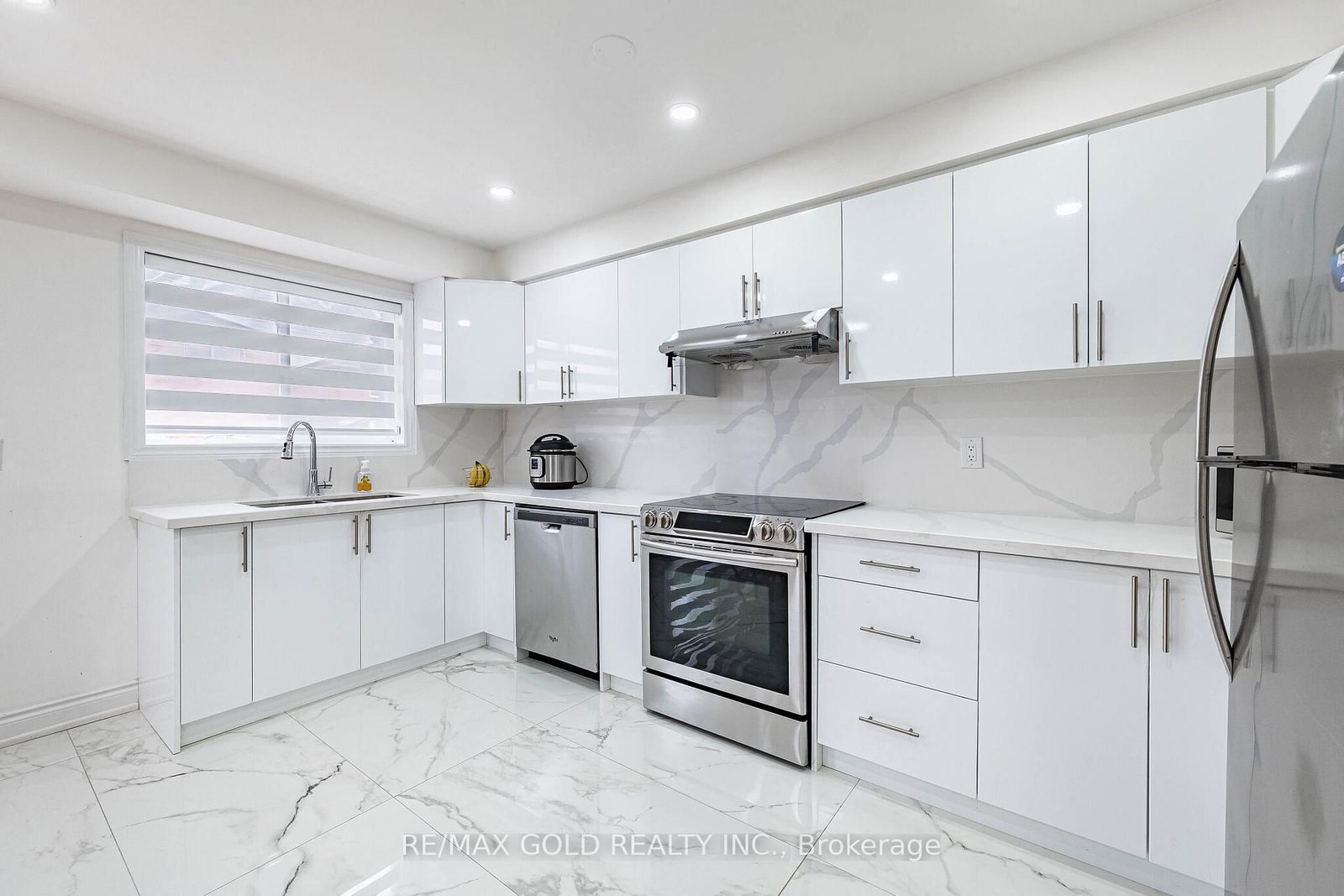 Semi-Detached House for sale at 31 Garibaldi Drive, Brampton, Ontario, L6X 4Y7 - Fletcher's Meadow - MLS: W12989176