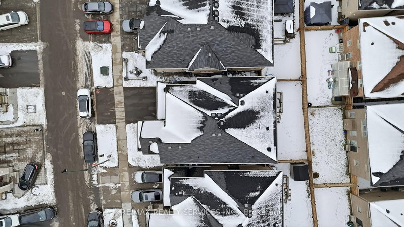 7 Caboose St, Brampton, L7A 5A9 | Image 2