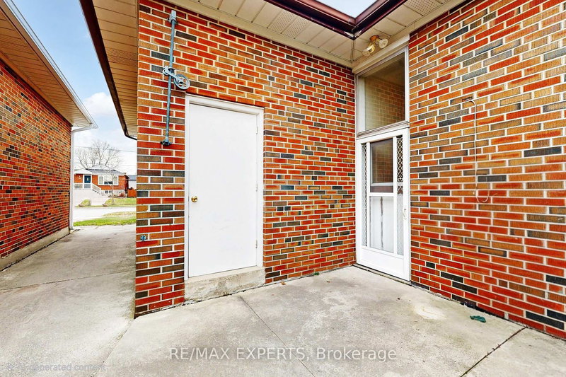 862 Glencairn Ave, Toronto, M6B 2A5 | Image 2