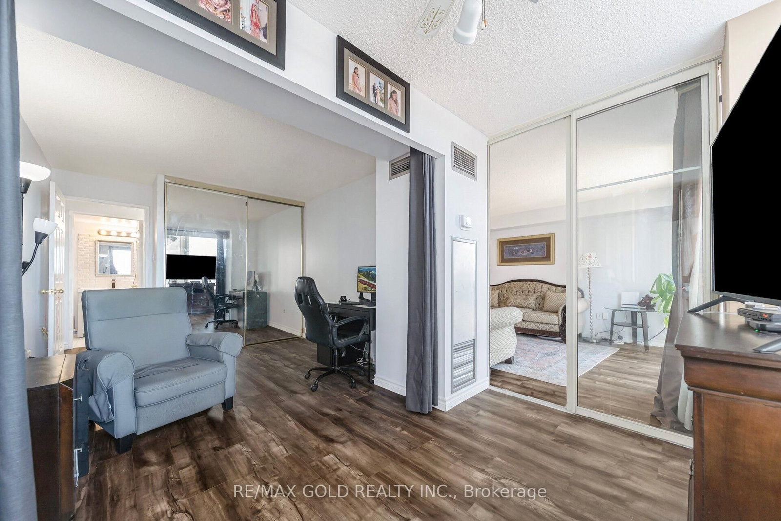 350 Rathburn Road W, Unit 1406 - Photo 14