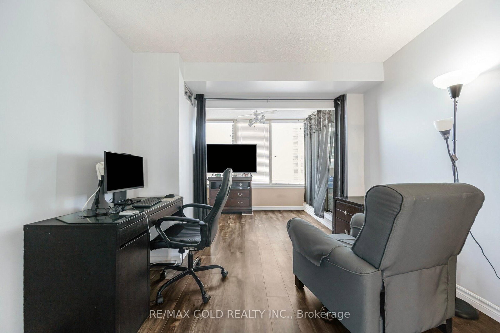 350 Rathburn Road W, Unit 1406 - Photo 16