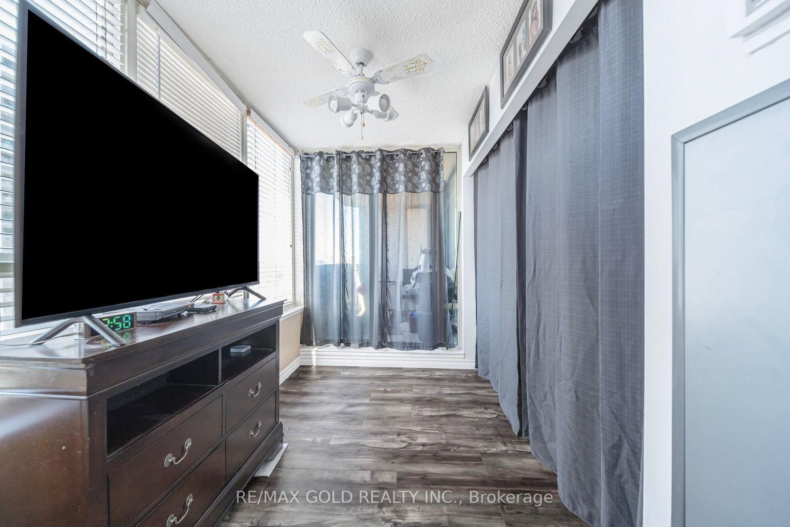 350 Rathburn Road W, Unit 1406 - Photo 17