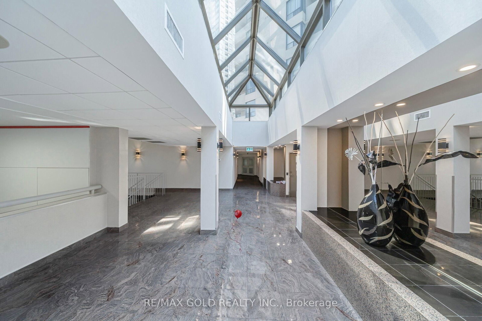 350 Rathburn Road W, Unit 1406 - Photo 32