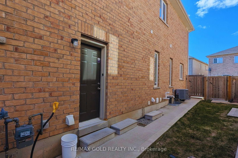 BSMT - 93 Yardley Cres, Brampton, L6X 5L8 | Image 2