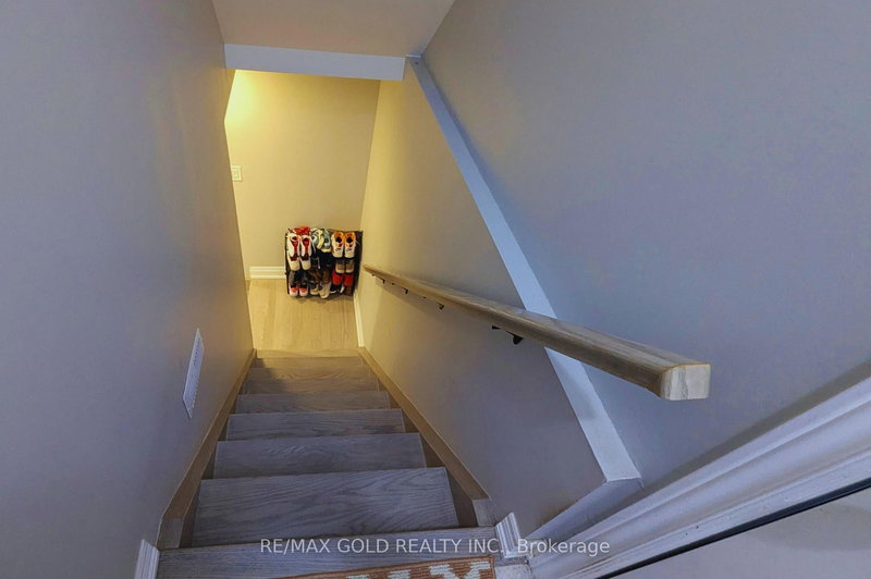 BSMT - 93 Yardley Cres, Brampton, L6X 5L8 | Image 3