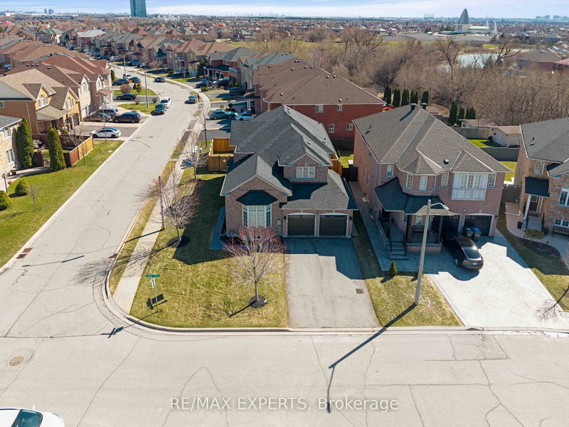 52 Goreridge Cres, Brampton, L6P 1P1 | Image 2