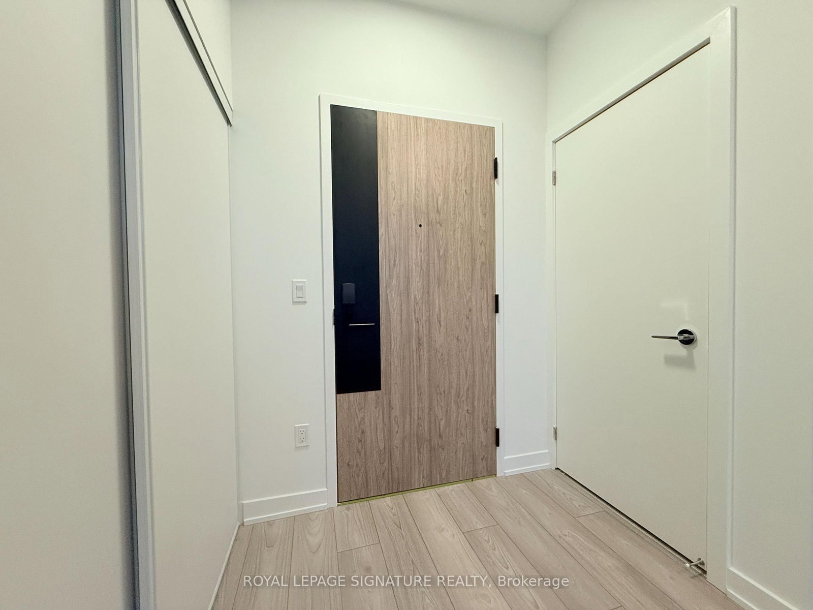 1007 The Queensway, Unit 923