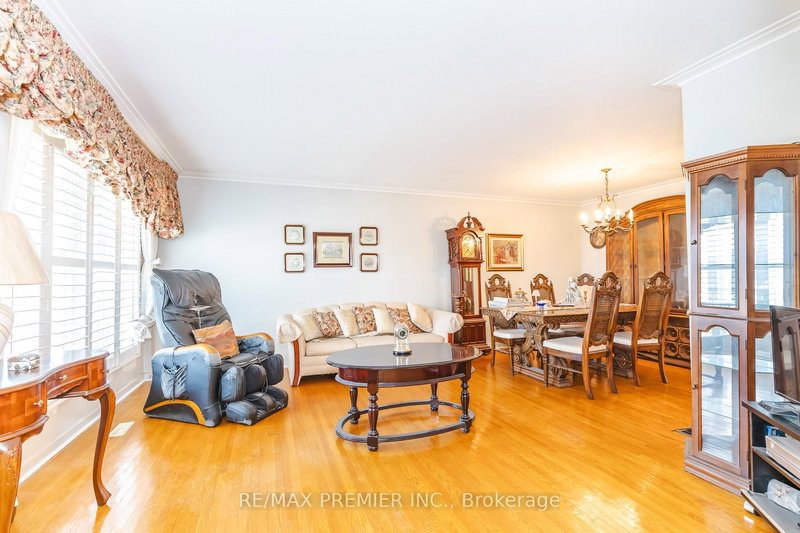 16 Orchardcroft Cres, Toronto, M3J 1S8 | Image 3