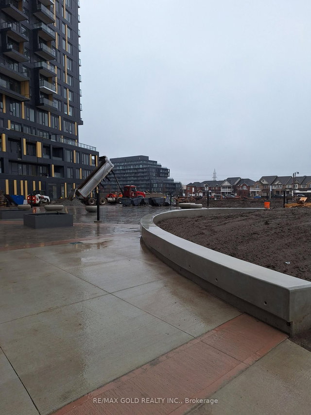 302 - 4878 Powers Common W W