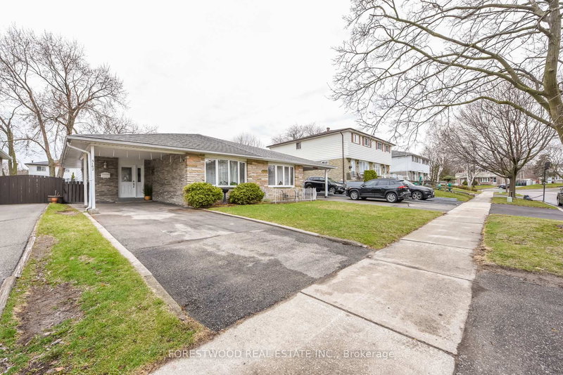 3162 Corrigan Dr, Mississauga, L4Y 3C6 | Image 2