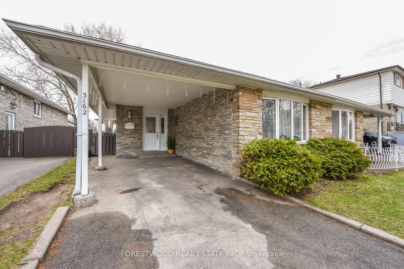 3162 Corrigan Dr, Mississauga, L4Y 3C6 | Image 3