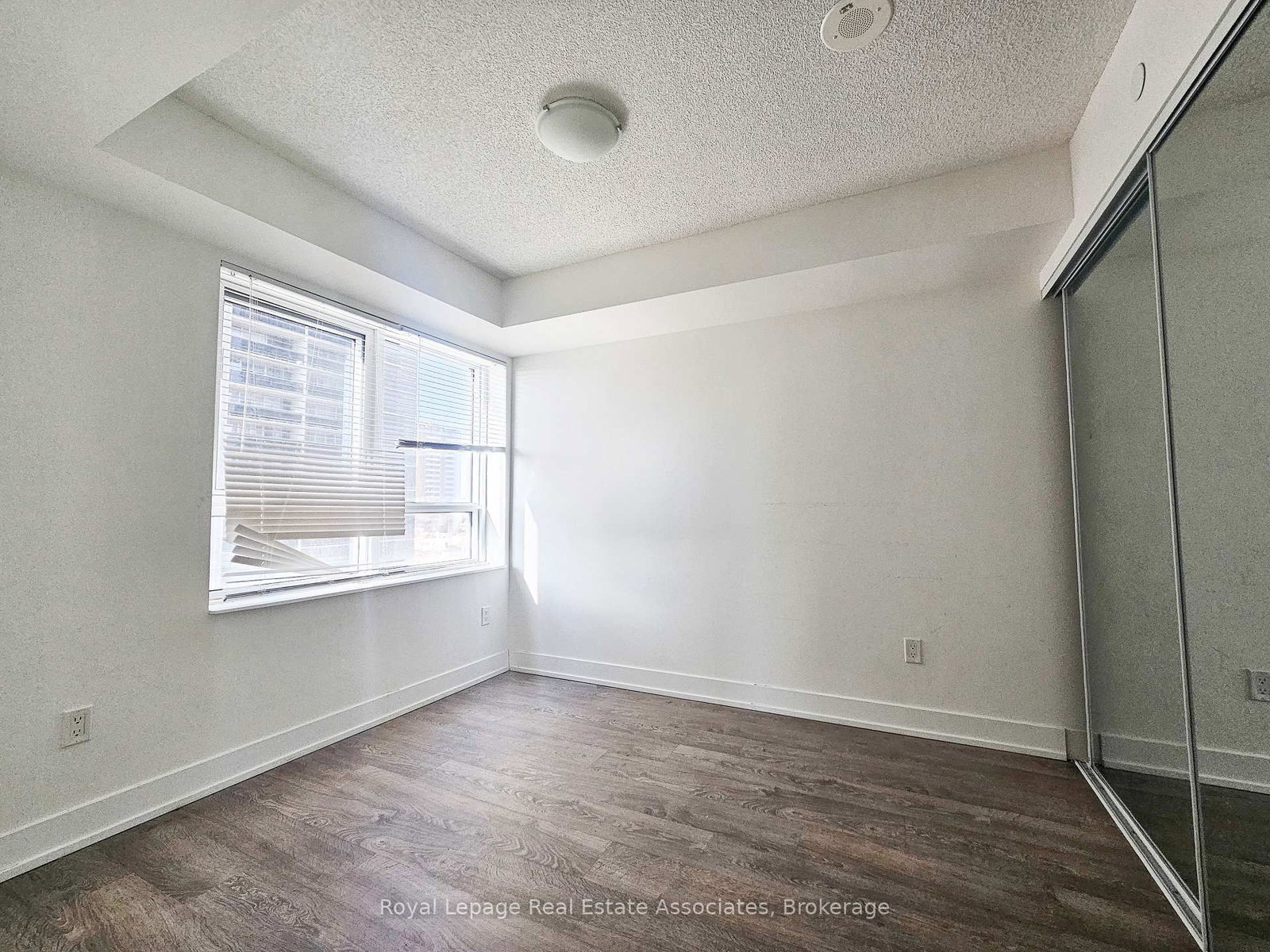 9 Mabelle Avenue, Unit 525 - Photo 10