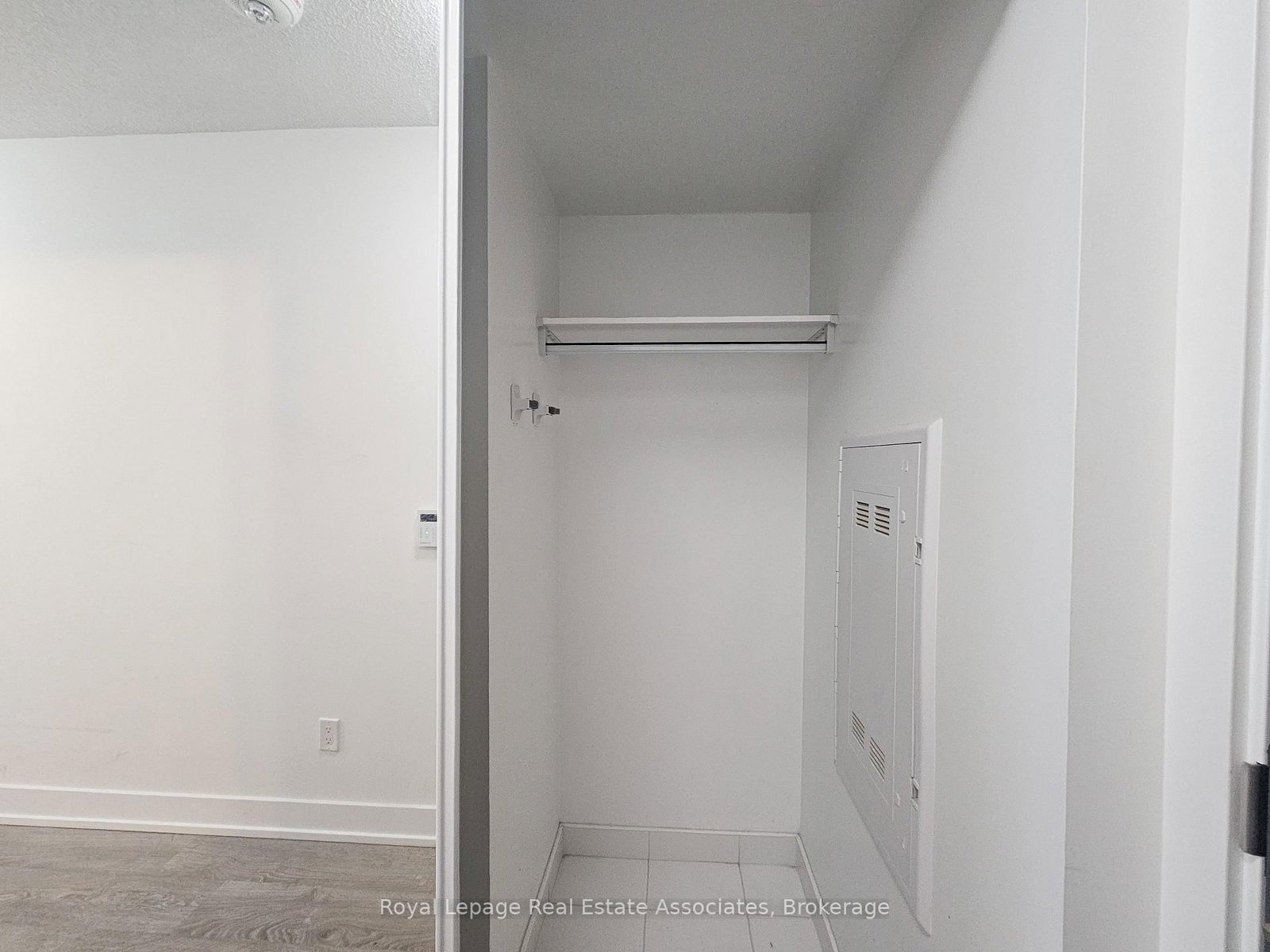 9 Mabelle Avenue, Unit 525 - Photo 11