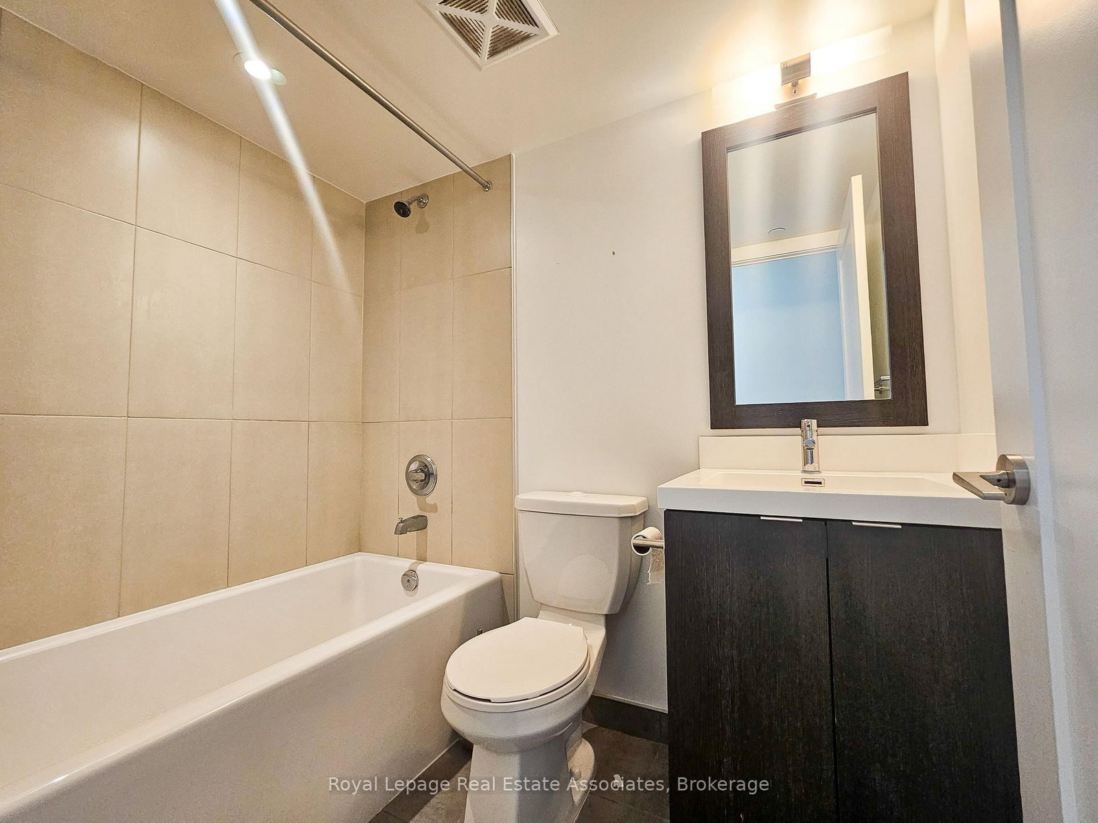 9 Mabelle Avenue, Unit 525 - Photo 12