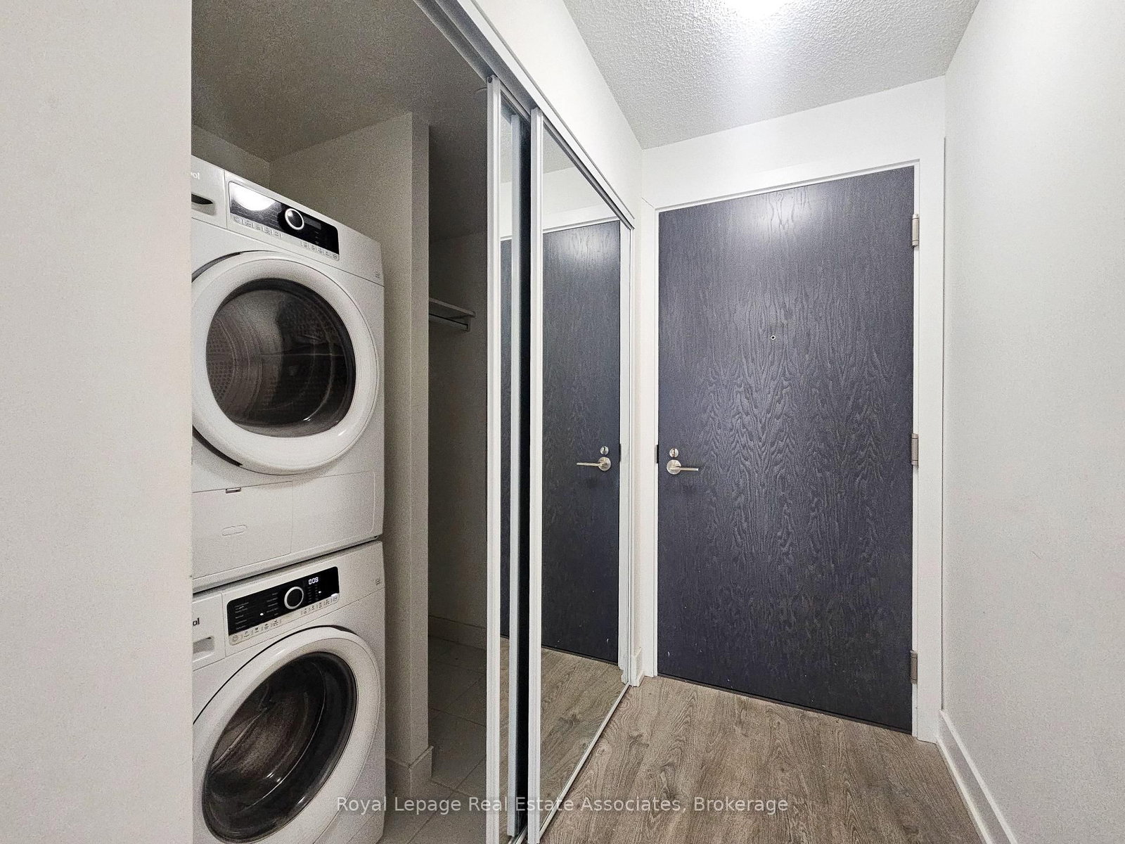 9 Mabelle Avenue, Unit 525 - Photo 13