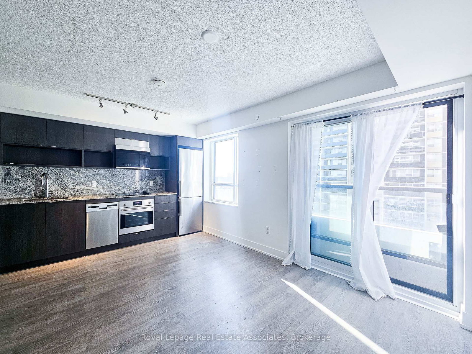 9 Mabelle Avenue, Unit 525 - Photo 3