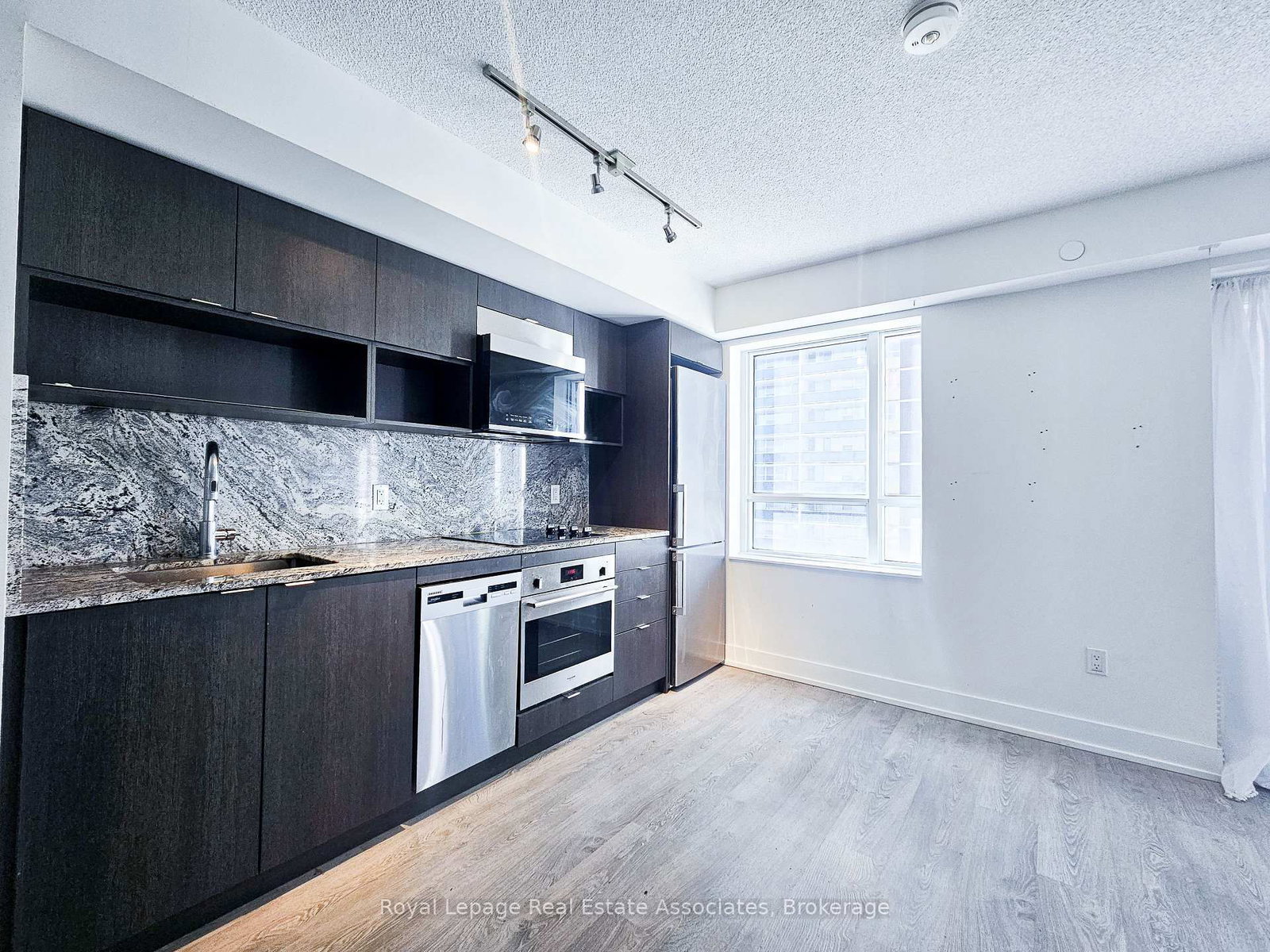 9 Mabelle Avenue, Unit 525 - Photo 6