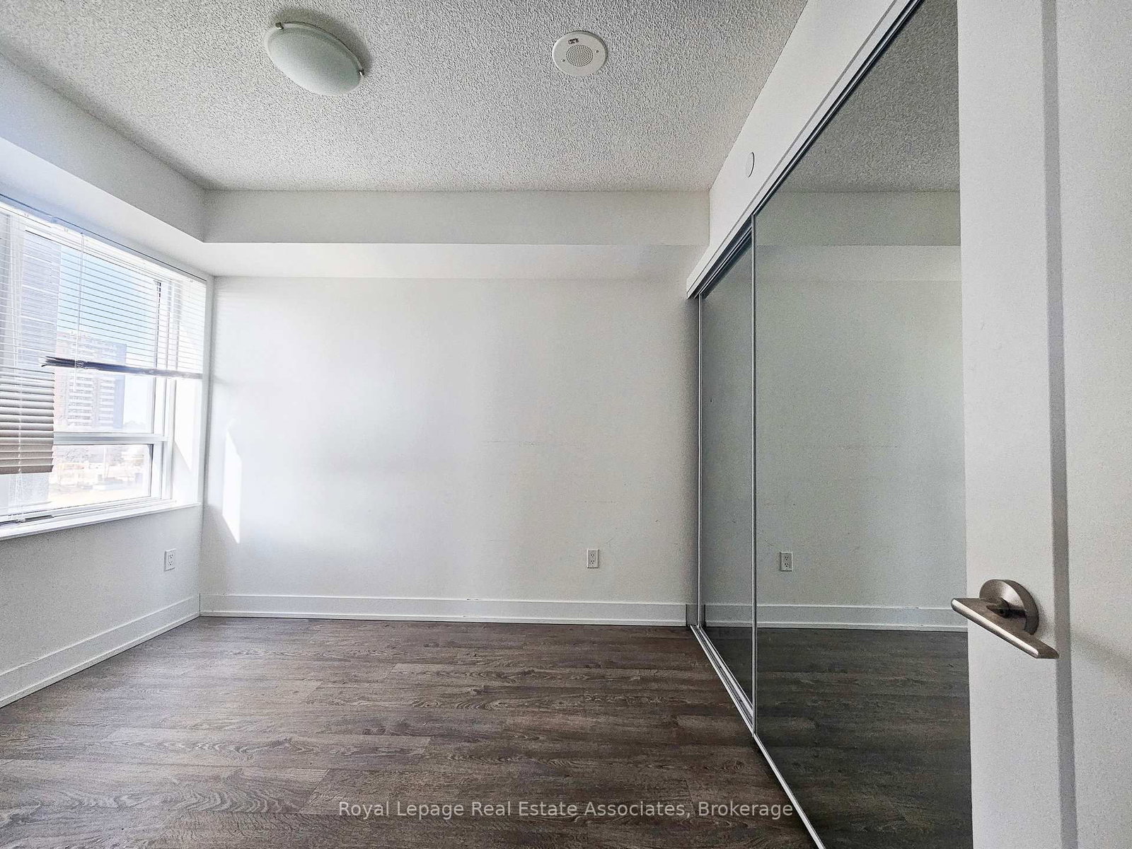 9 Mabelle Avenue, Unit 525 - Photo 9