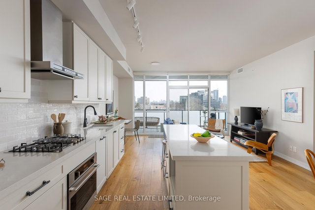 707 - 36 Howard Park Avenue