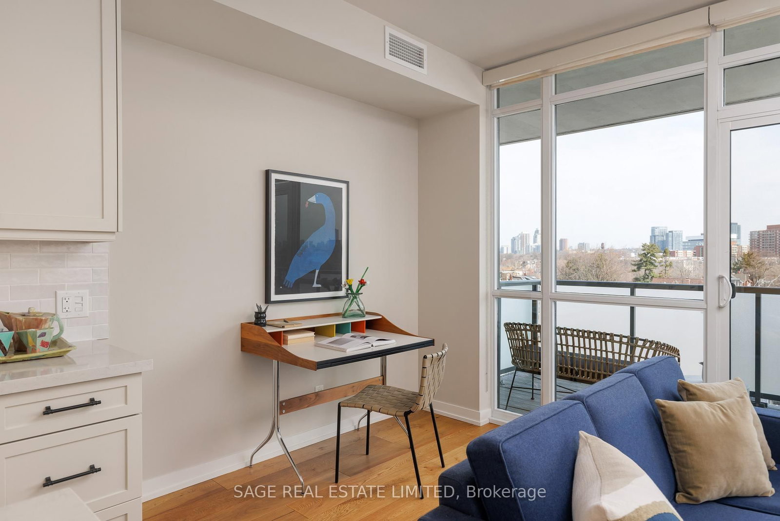 36 Howard Park Avenue, Unit 707 - Photo 8