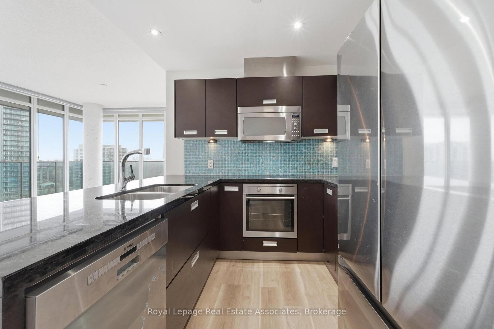 90 Park Lawn Road, Unit 2116 - Photo 4