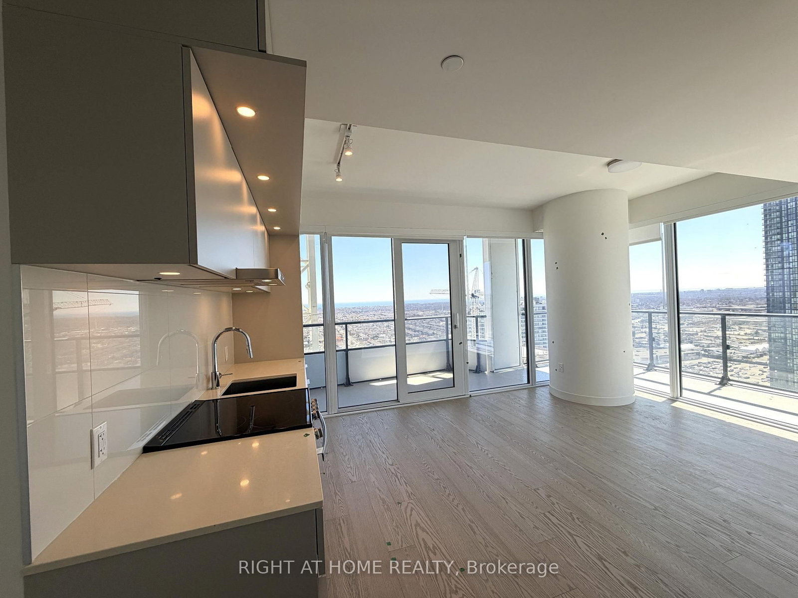 448 Burnhamthorpe Road W, Unit 2511