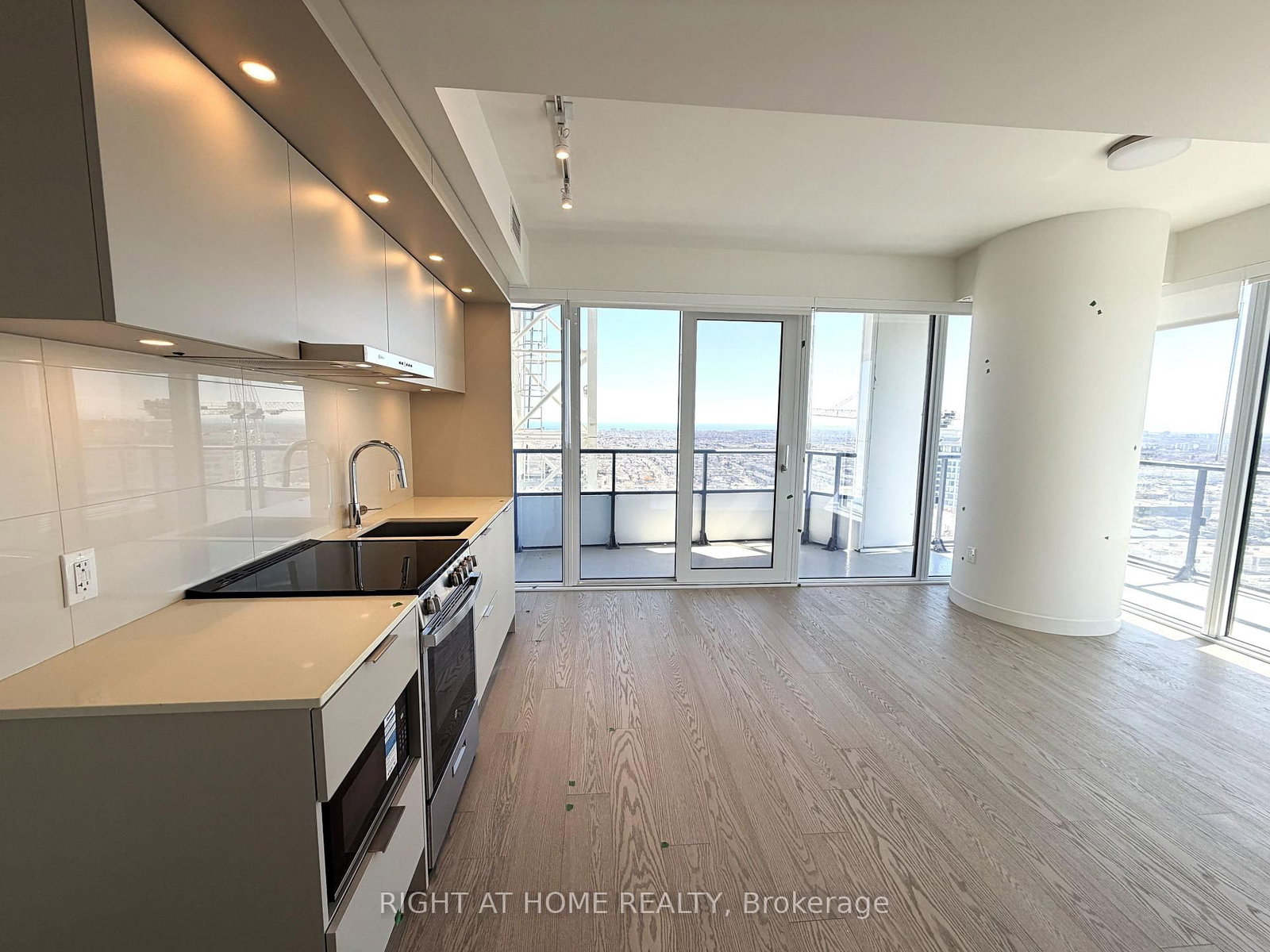 448 Burnhamthorpe Road W, Unit 2511 - Photo 4