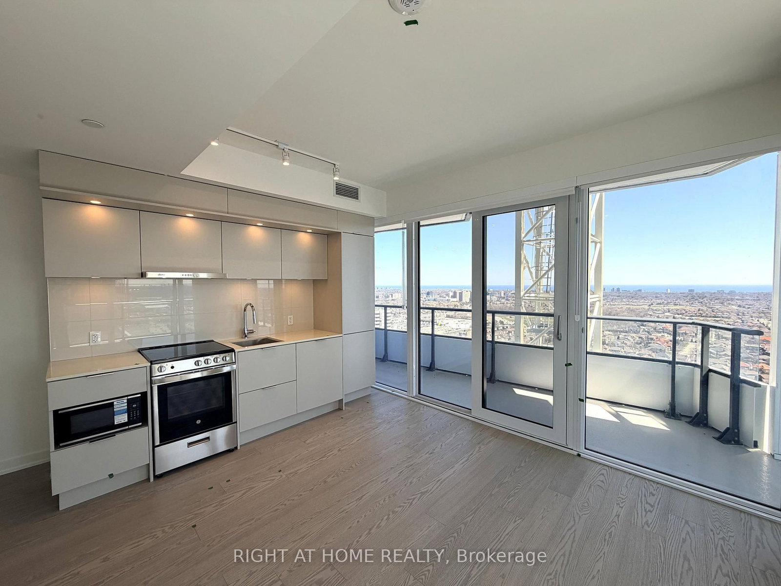 448 Burnhamthorpe Road W, Unit 2511 - Photo 6