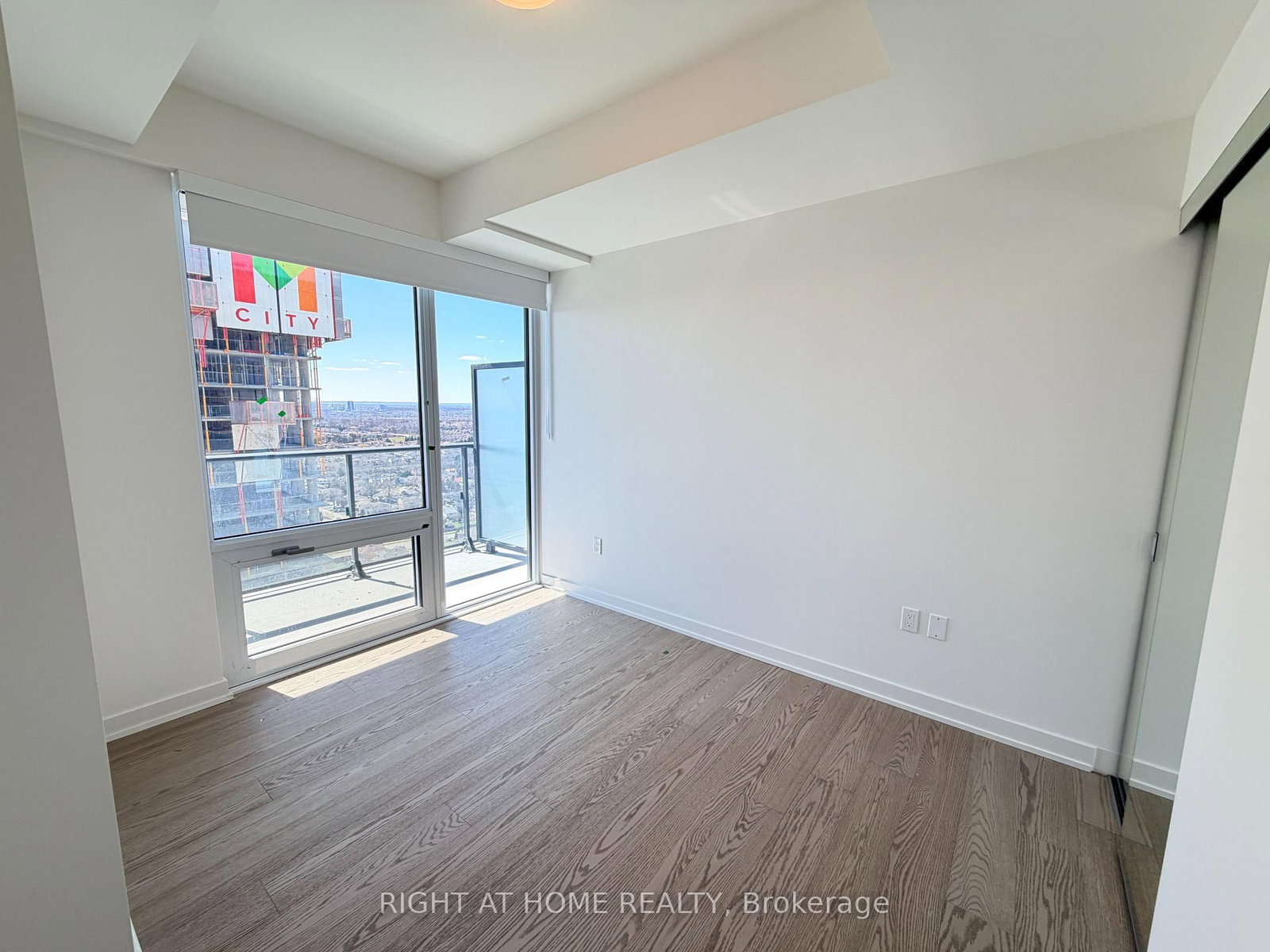 448 Burnhamthorpe Road W, Unit 2511 - Photo 8