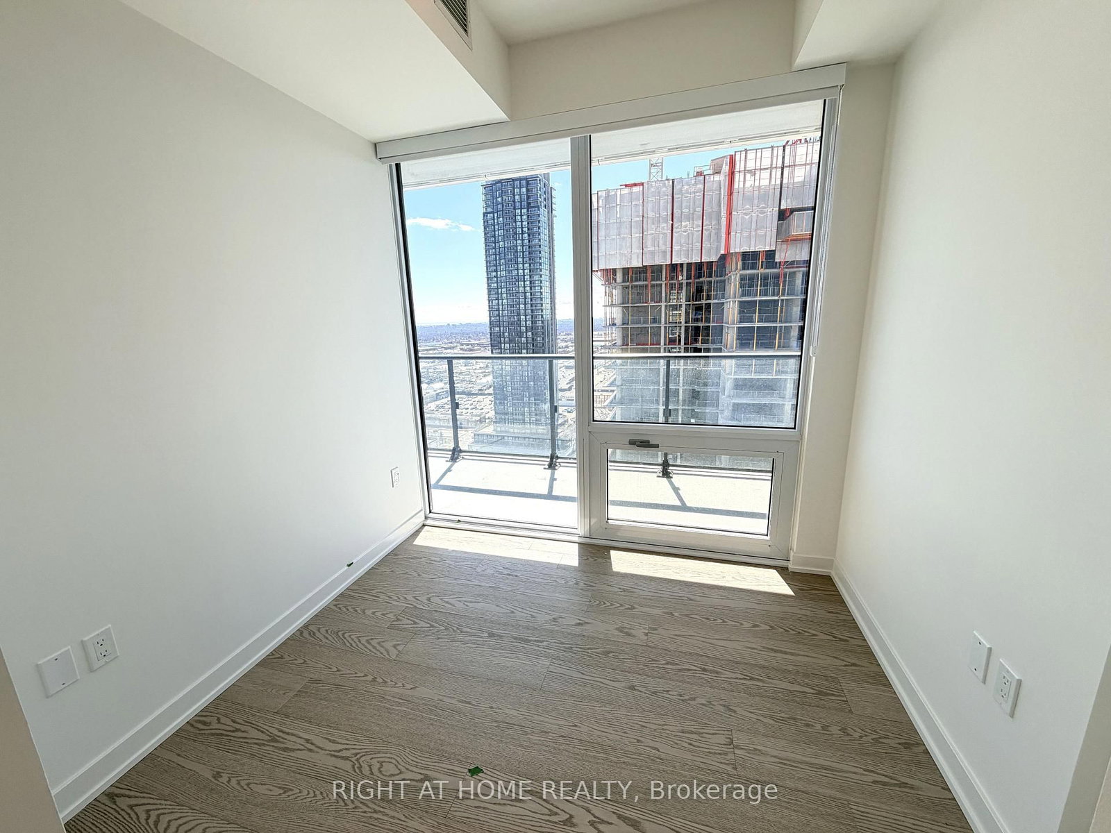 448 Burnhamthorpe Road W, Unit 2511 - Photo 9