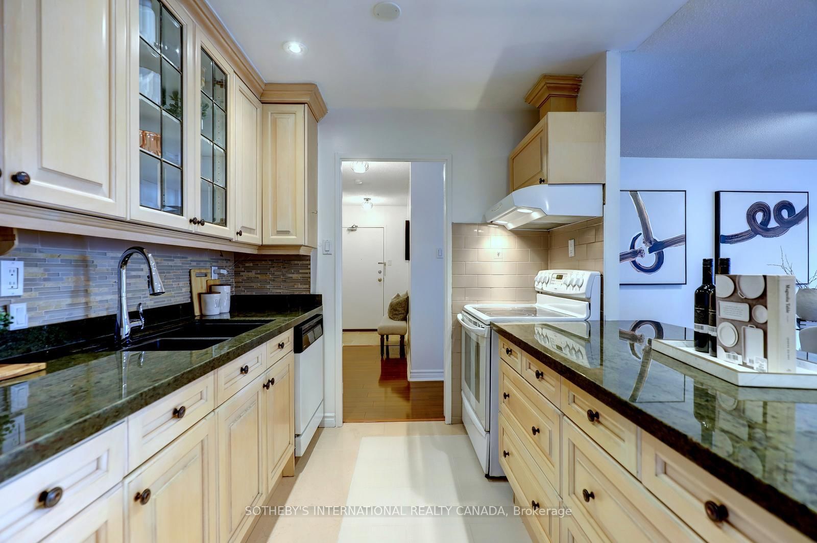 1515 E Lakeshore Road E, Unit 104 - Photo 10