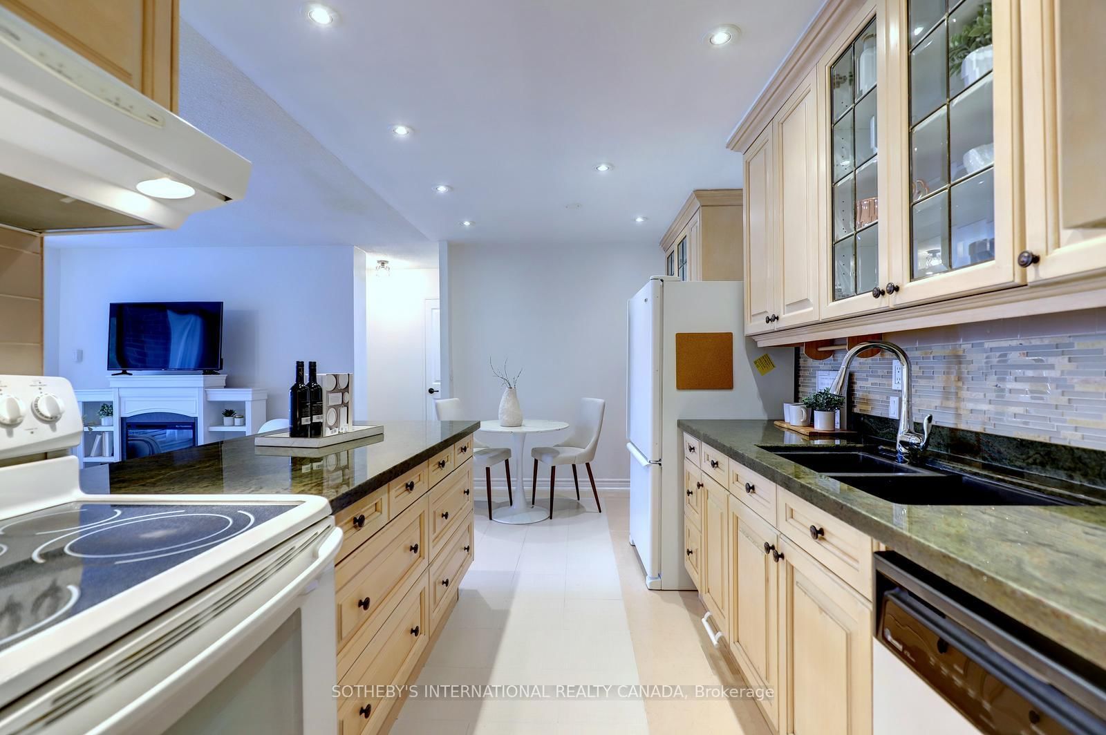 1515 E Lakeshore Road E, Unit 104 - Photo 11