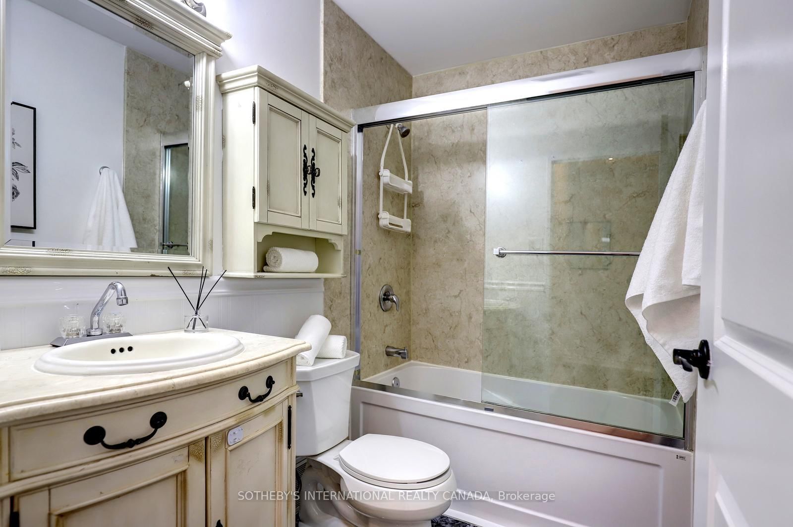 1515 E Lakeshore Road E, Unit 104 - Photo 13