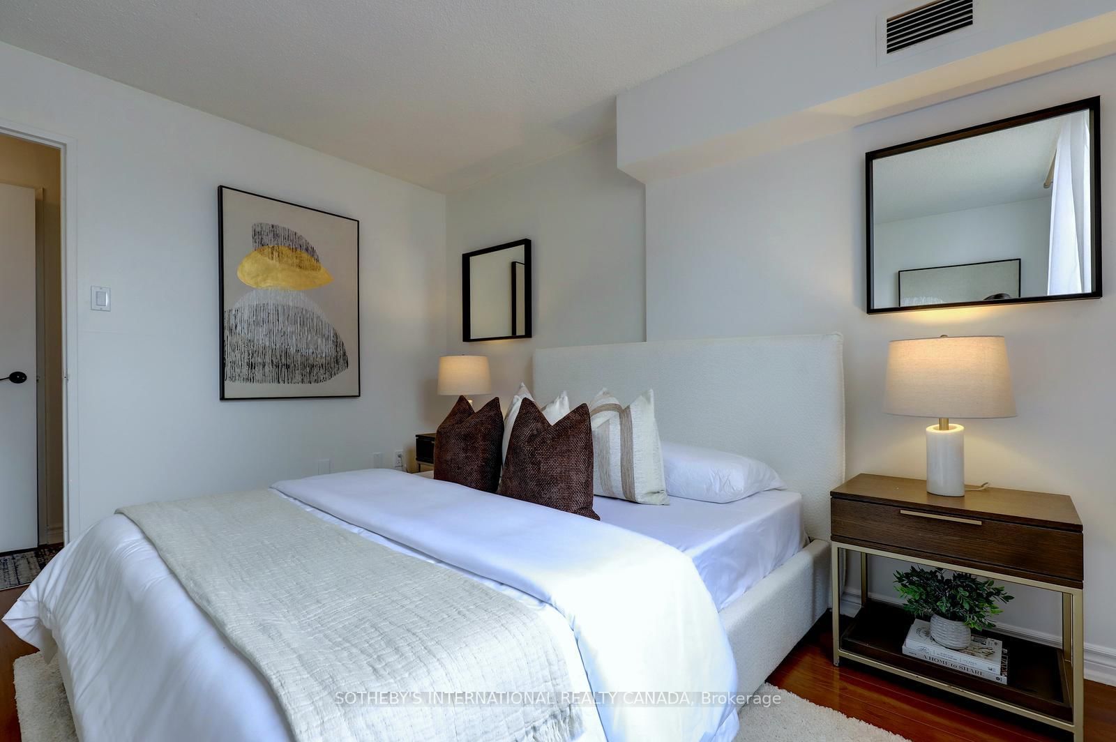 1515 E Lakeshore Road E, Unit 104 - Photo 16