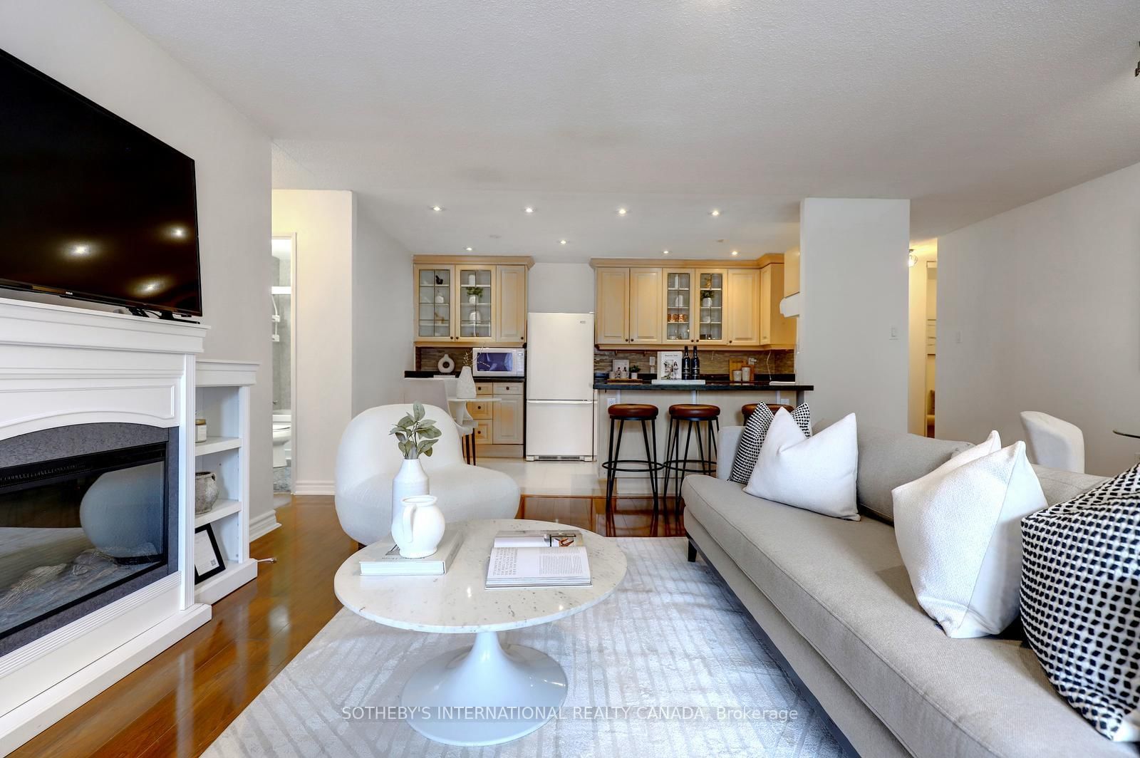 1515 E Lakeshore Road E, Unit 104 - Photo 7