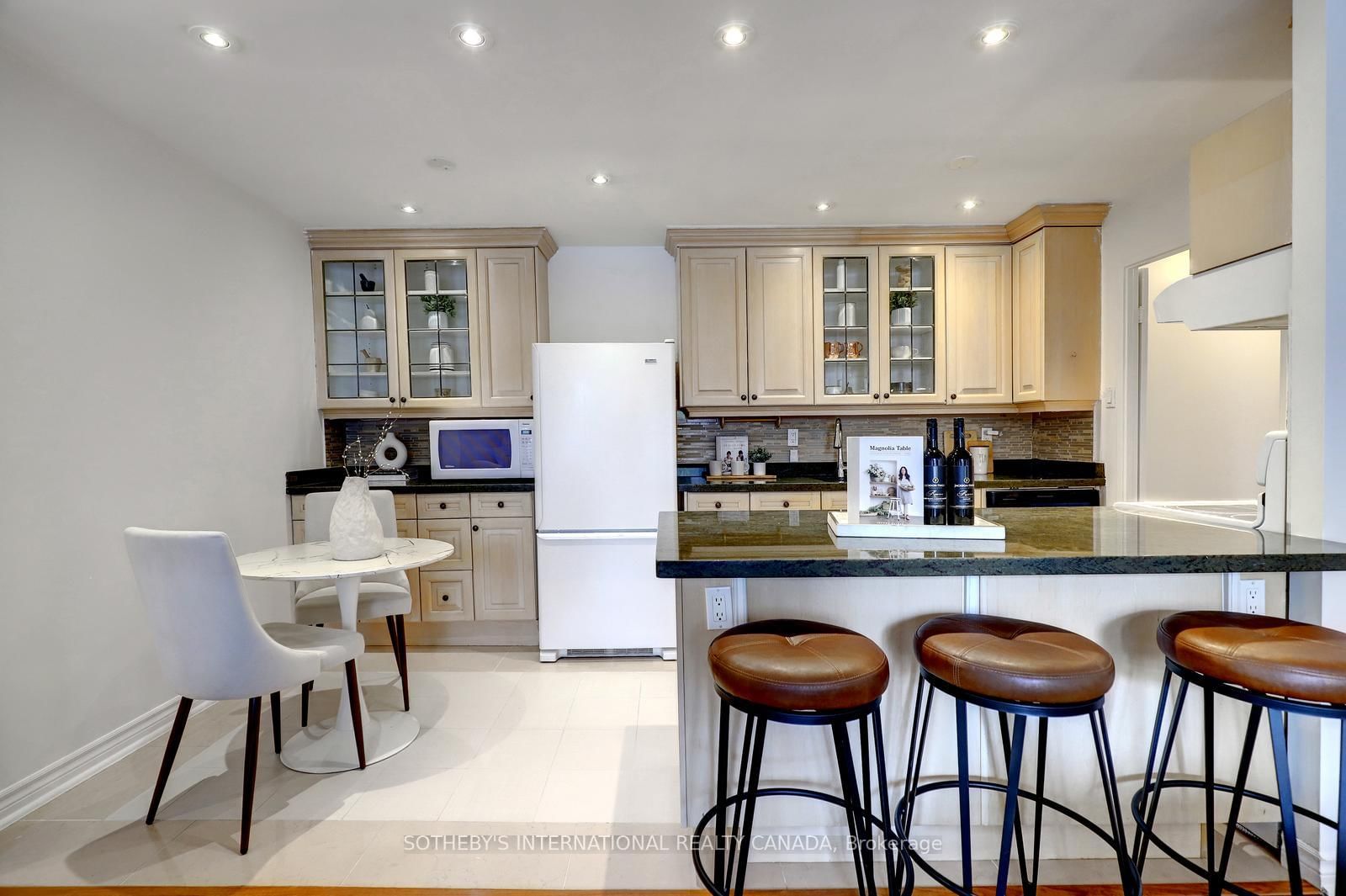 1515 E Lakeshore Road E, Unit 104 - Photo 8